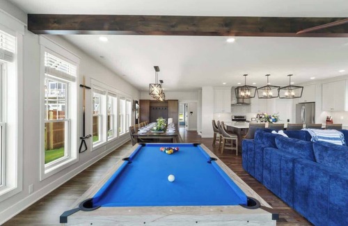 Delavan Lake Casa | South Shore Retreat: Luxury Lake House - Hot Tub