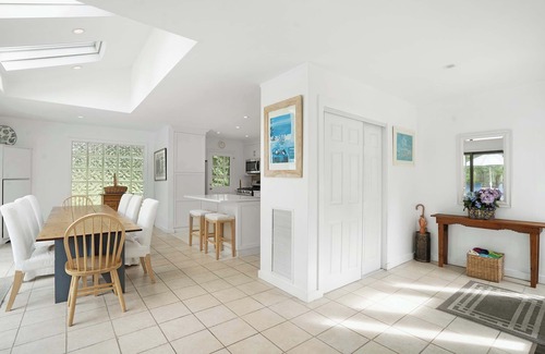 Shinnecock Hills Casa | Casa privada en Southampton, ubicada cerca de la playa de la ciudad con piscina climatizada y jacuzzi