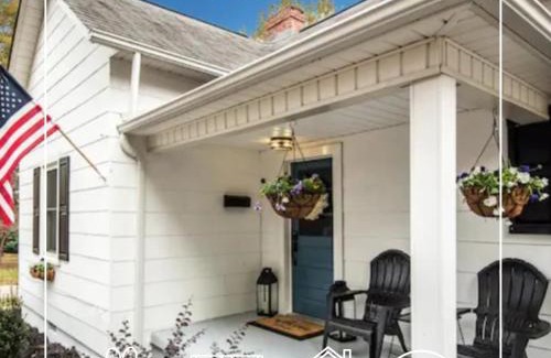 Hickory Casa | Southern Charm Cottage