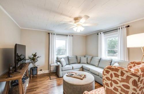 Hickory Casa | Southern Charm Cottage