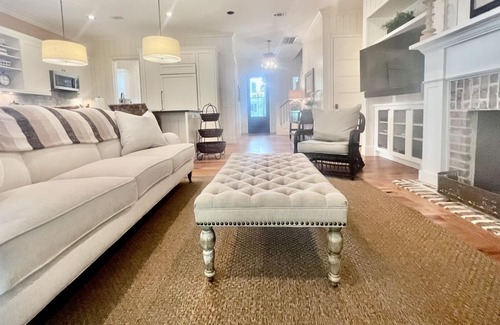 Palmetto Bluff Cabaña | Southern Charm!! Lovely Tennis Cottage Includes Golf Cart and Bikes!!