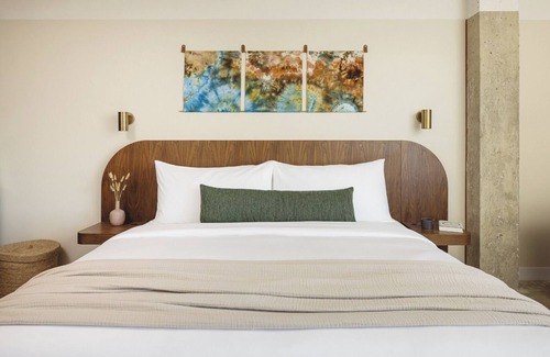 East Bank Hotel | Southern Charm Retreat in Drift Nashville - Standard Unit with Vintage Decor