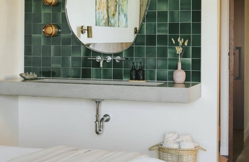 East Bank Hotel | Southern Charm Retreat in Drift Nashville - Standard Unit with Vintage Decor