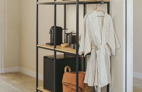 East Bank Hotel | Southern Charm Retreat in Drift Nashville - Standard Unit with Vintage Decor