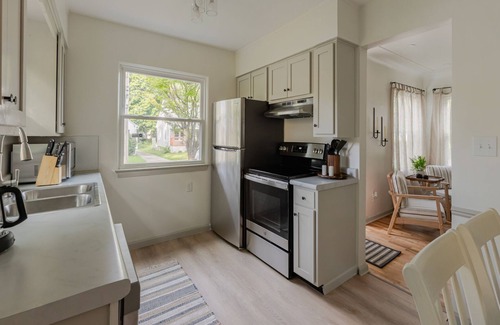 Lansing Casa | Southern Comfort Cottage in the City