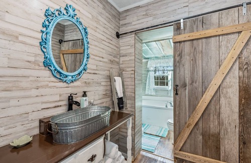 Fort Payne Otro | Southern Comfort Farmhouse | WiFi | Dog Friendly | Near Preserve | Fire Pit |BBQ