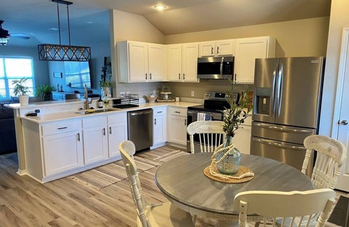 Fayetteville Casa | Southern feel brand new house with a modern touch