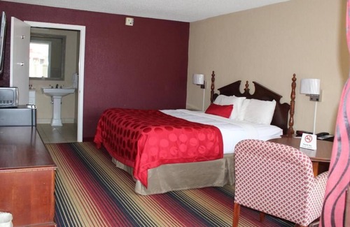 Perry Casa | Southern Hospitality! Comfy Unit, Breakfast