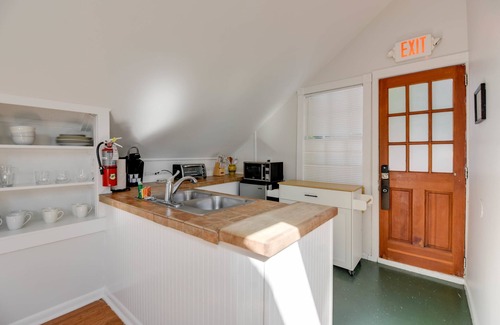 Downtown Casa | Southern Palms by Brightwild Pool Parking