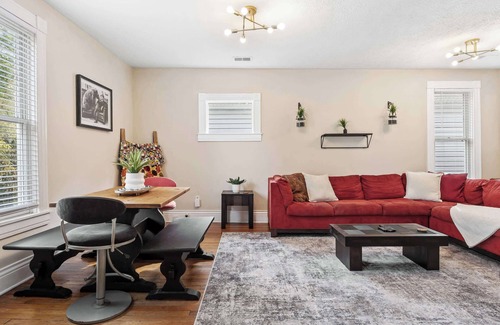 Wilder Park Casa | Southern Parkway Retreat | Private Yard & Comfort