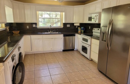 Lillian Casa | Southern Wind House in quaint & cozy Lillian, AL FREE Boat Storage