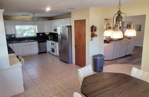 Lillian Casa | Southern Wind House in quaint & cozy Lillian, AL FREE Boat Storage