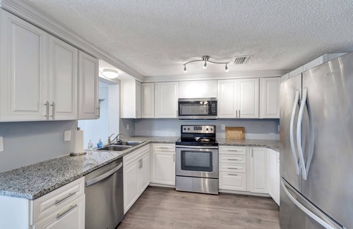 South Venice Casa | Southland Breezy Dreams - 10 Minutes to beach