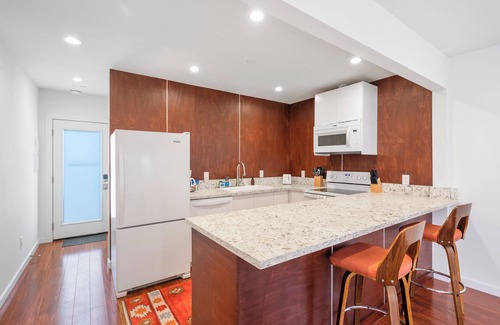 Hollywood Hotel | Southwest by AvantStay | Heart of Hollywood | Remodeled 1920s Bungalow