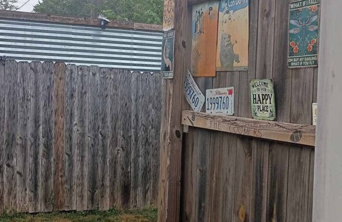 Fairfield Apartamento | Southwest Retreat Private Pet friendly, fenced in yard 7min off I-64.