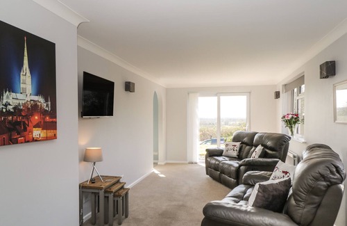 Durrington Casa | SOUTHWINDS, pet friendly, with a garden in Durrington