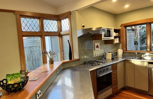 Petone Casa | Spa by the Sea -ideal for Family Holidays, Business Travel, or Away With Friends