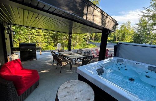 Adstock Casa | Spa - Chalet Sur Les Sentiers du Pic-Bois