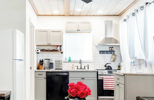 Redding Cabaña | Spa-Inspired Luxury Cottage, Heart of Redding & Near Bethel Church