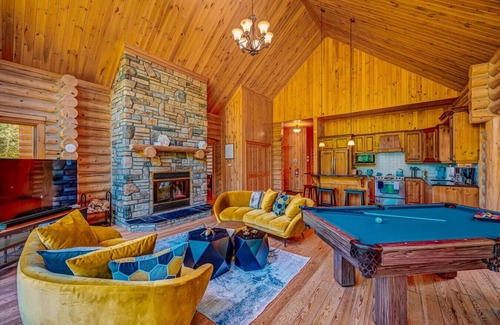 Fiddler Lake Resort Chalet De Esquí | SPA / Sauna / Exterior Pool / Lake / Bee