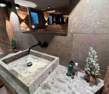 Kitzbuehel Apartamento | Spa, Sport & City Luxury Ski-in Ski-Out Apartment