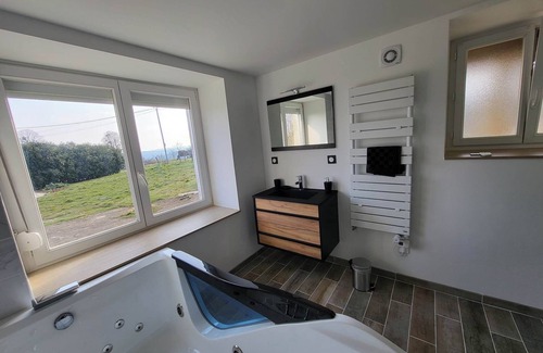 Echenoz-le-Sec Apartamento | Spa with whirlpool bath
