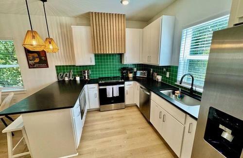 Rockwood Casa | NewHome5beds2.5bathsBetweenBNA/DowntownPublicTransportationGameroom