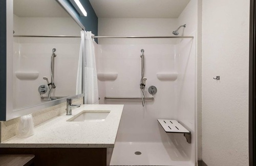 Rockledge Hotel | Space w/ Full Kitchen Ideal for Work Trips or Long Florida Beach Stays - 2 Rooms