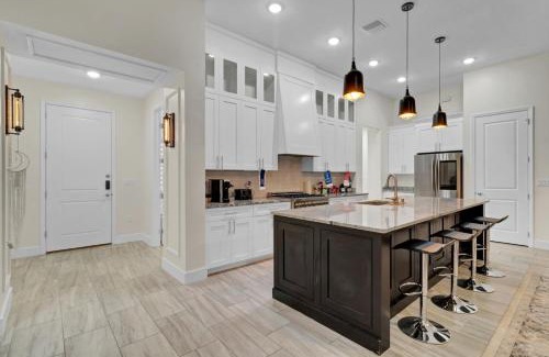 Wedgefield Casa | SpaceX BY R5 Shared Bath