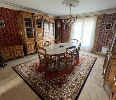 Luche-Pringe Casa | Spacieuse maison de village