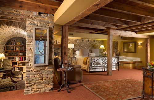 Leacock-Leola-Bareville Hotel | Spacious Charming Historic Hotel From 1800s - Antique Furnishings - Whirlpool