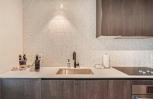 Rainey Street Historic District Casa | Spacious 1 BR condo - Amazing views - Pool - Kitchen