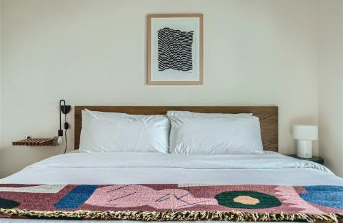 Rainey Street Historic District Casa | Spacious 1 BR condo - Amazing views - Pool - Kitchen