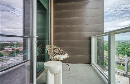 Rainey Street Historic District Casa | Spacious 1 BR condo - Amazing views - Pool - Kitchen