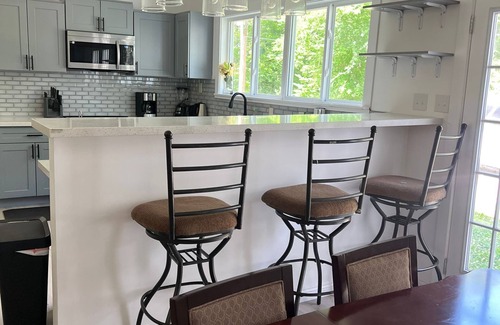 Raleigh Casa | Spacious 10-bedroom Compound with Pool, Hot tub and strong Wi-fi