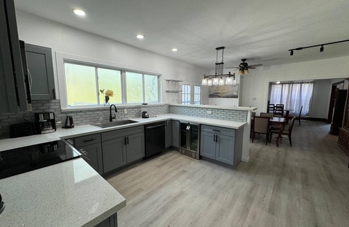 Raleigh Casa | Spacious 10-bedroom Compound with Pool, Hot tub and strong Wi-fi