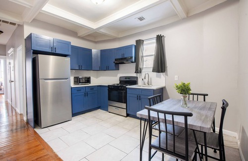 Lower Vailsburg Apartamento | Spacious 14-bedroom house in charming Newark with WiFi, AC