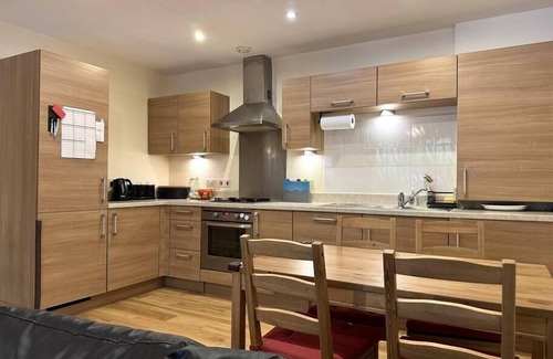 London Borough of Bromley Apartamento | Spacious 1BD Orpington Flat, 20 min to Central LDN