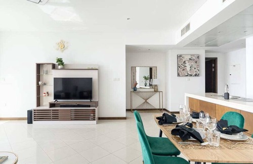 Dubai Festival City Apartamento | Spacious 1BR Apartment With Lovely Dubai Creek Views