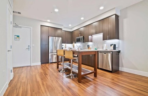 Shoreline West Apartamento | Spacious 1BR | Free WiFi | Laundry | Near Castro Street