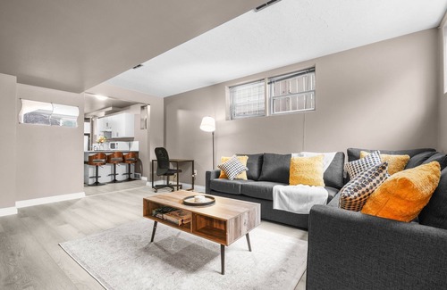 Edmonton Apartamento | Spacious 1BR Suite Near University of Alberta, Hospital, Whyte Ave, River Valley