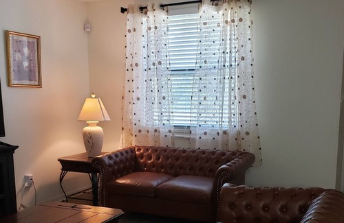 Palatka Apartamento | Spacious 1BR unit available on a partitioned street. No traffic!