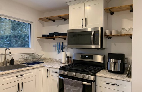 Kingston Casa | Spacious 2 Bdrm with Office close to downtown Kingston