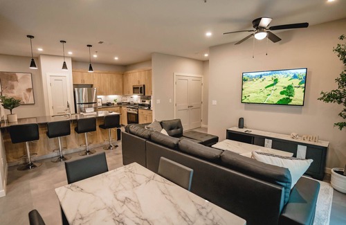 McAllen Apartamento | Spacious 2 bed 2 bath apt in Mcallen Downtown Area -Near Plaza Mall