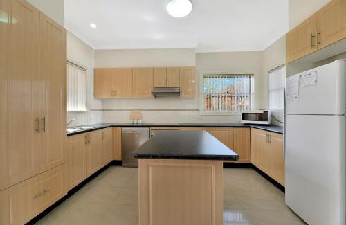 Orange Villa | Spacious 2 Bed, 2 Bath Villa, CBD Location