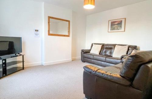 Crewe Apartamento | Spacious 2-bed Apartment in Crewe by 53 Degrees Property, ideal for Business & Professionals, FREE Parking - Sleeps 3