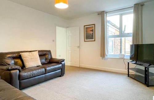 Crewe Apartamento | Spacious 2-bed Apartment in Crewe by 53 Degrees Property, ideal for Business & Professionals, FREE Parking - Sleeps 3