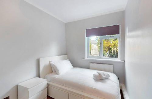 Ealing Broadway Apartamento | Spacious 2 Bed Apartment with Free Parking in Ealing