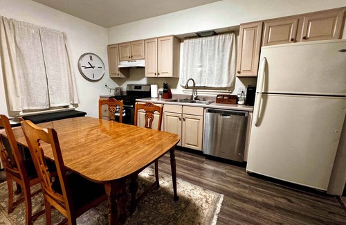 Central Colorado Springs Cabaña | Spacious 2-Bedroom Suite Downtown Colorado Springs
