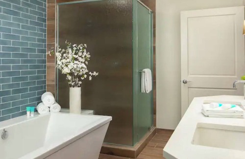 Bonita Springs Complejo | Spacious 2-bedroom resort condo in Bonita Springs with private island access